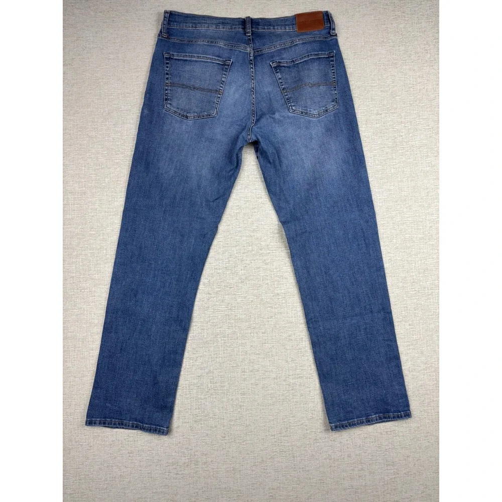 Lucky Brand 221 Mens 34x32 Straight Leg Medium Wash Blue Denim Jeans